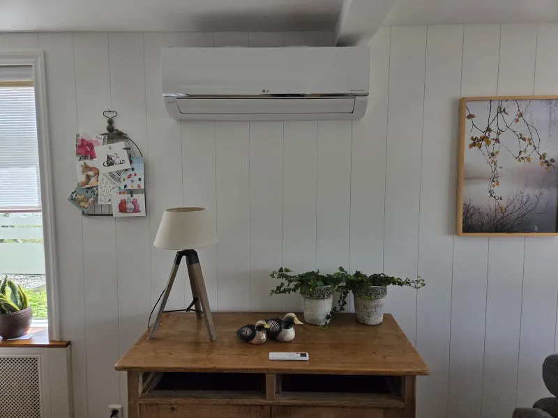 LG airco-binnenunit in de woonkamer